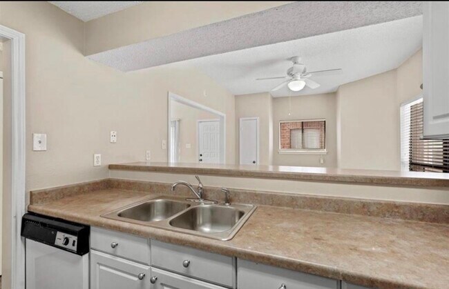 Building Photo - 10164 Oakberry St
