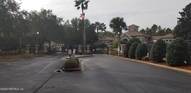 Building Photo - 10550 Baymeadows Rd