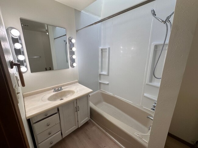 Building Photo - SeaTac rambler ready for its next residents!