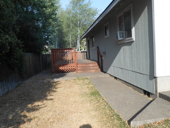 Building Photo - 2396 NE Desert Willow Ct