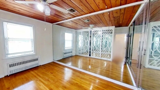 Building Photo - Laurelton
