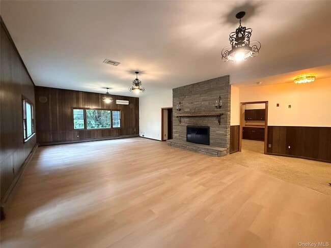 Building Photo - 27 Allapartus Cir
