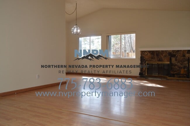 Building Photo - 4 Bed ~ 2 Bath ~ Large Home on Corner lot off of S McCarren in Donner Springs Neighborhood~ FOR RENT