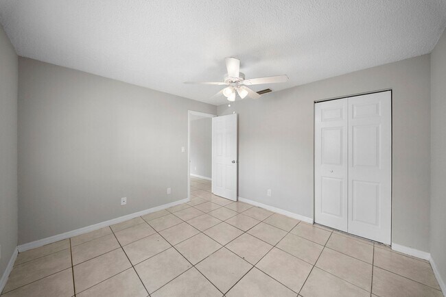 Building Photo - 5537-5539 10th Ave