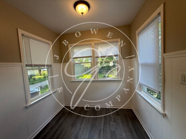 Building Photo - "Charming 2-Bedroom retreat in Toledo