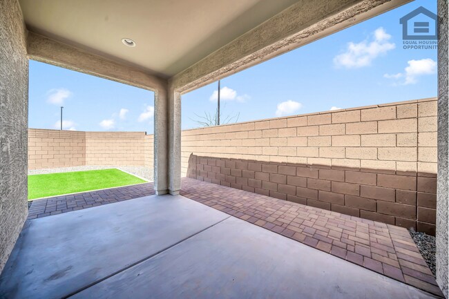 Building Photo - 4Bed/3Bath House at Thomas Rd/99th Ave! Ready for Immediate Move-In! -- Mother-In-Law Suite W/Pri...