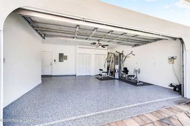 Building Photo - 975 Wildwood Dr