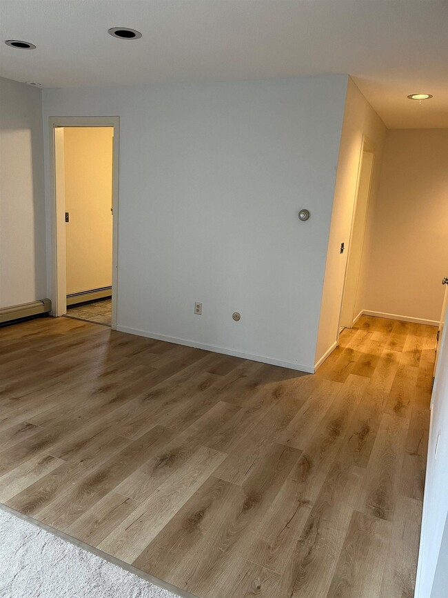 Building Photo - 1 Pine St