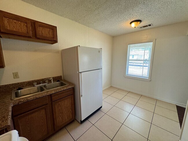 Building Photo - 1301 Franz Dr