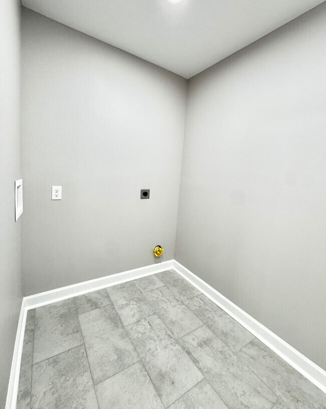 Building Photo - 1821 Blue Ridge Dr