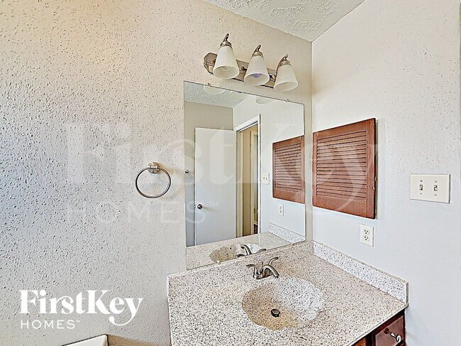 Building Photo - 20327 Bridgedale Ln