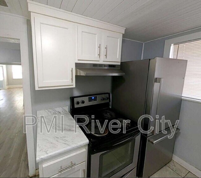 Building Photo - 1331 W 25th St