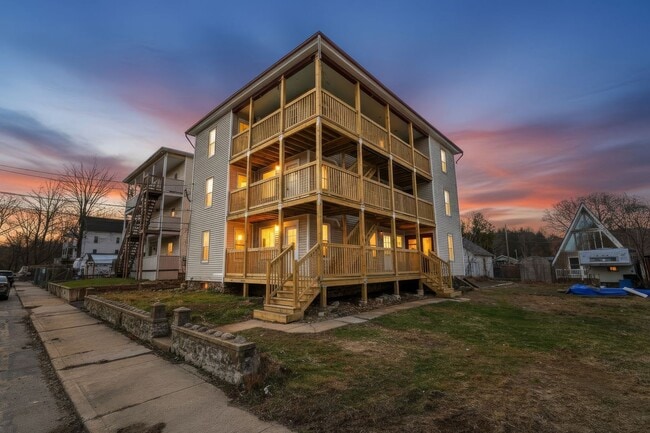 Building Photo - 67 Fairlawn Ave