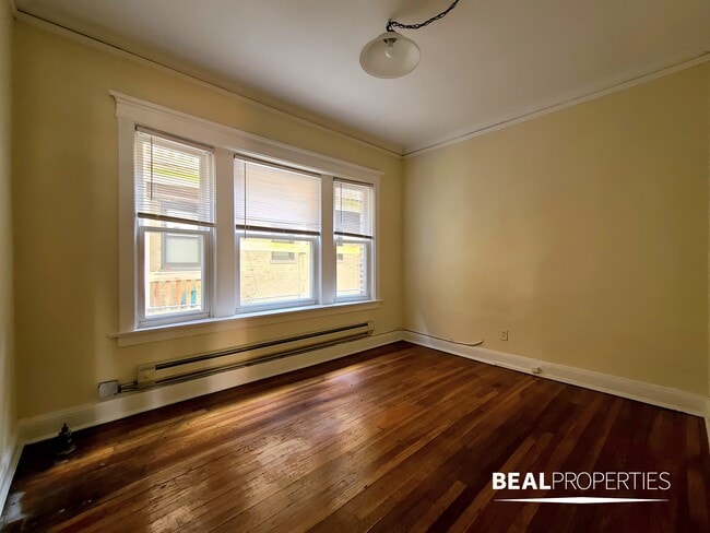 Building Photo - 4423 N Wolcott Ave