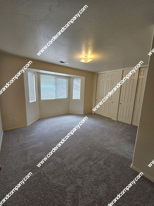 Building Photo - Beautiful 3 Bedroom, 2 Bathroom, 2 Car Garage and 1,481 Sq Ft. Home in Ventana Rancho Community.