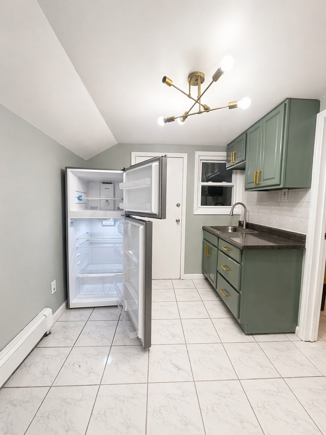 Building Photo - 35 Coit St