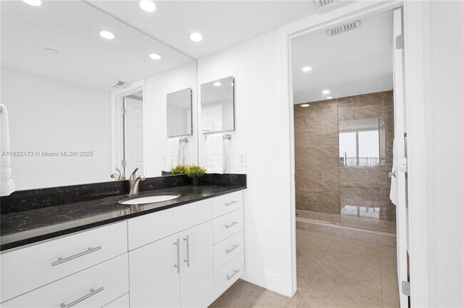 Building Photo - 881 Ocean Dr