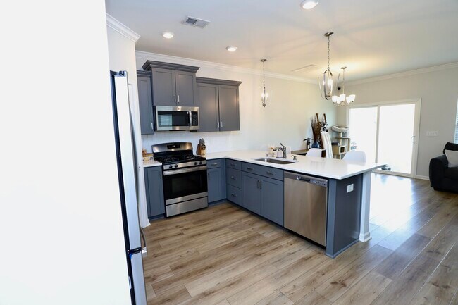 Building Photo - 1052 Ashcroft Cir