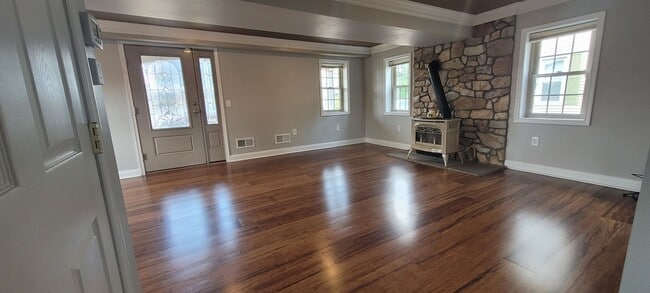 Building Photo - 3 Bedroom 3 bathroom home in Leola