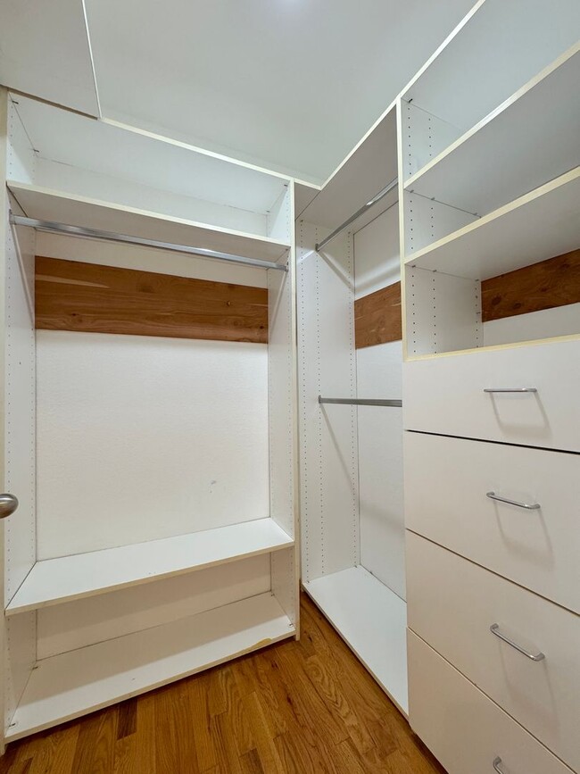 Building Photo - Modern 2-Bed, 2-Bath Residence in Prime West Hollywood