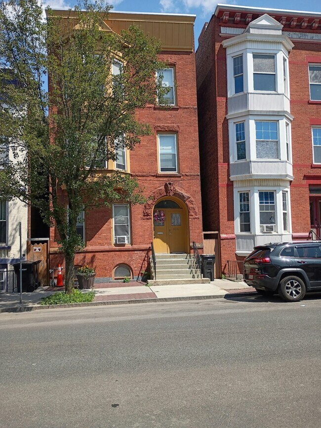 Building Photo - 306 3rd St