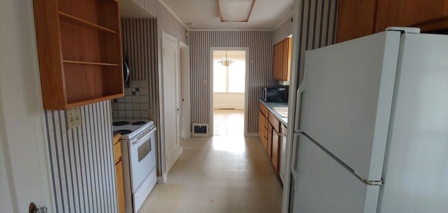 Building Photo - Charming 3 bedroom, 1.5 bathroom in North ...