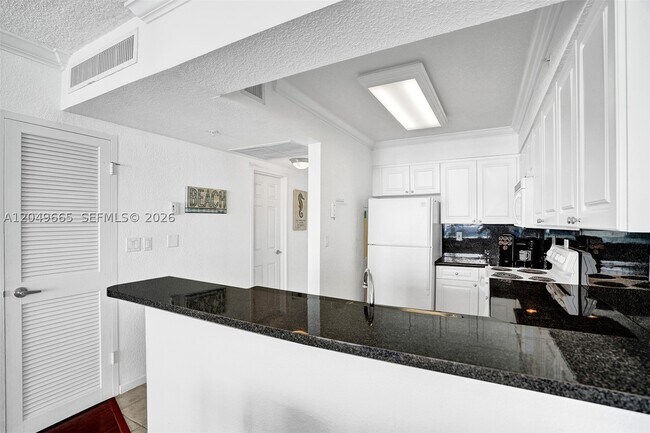 Building Photo - 2501 S Ocean Dr