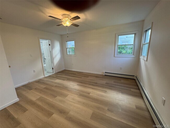 Building Photo - 542 E Pine St