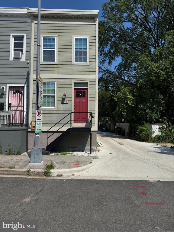 Primary Photo - 635 20th St NE