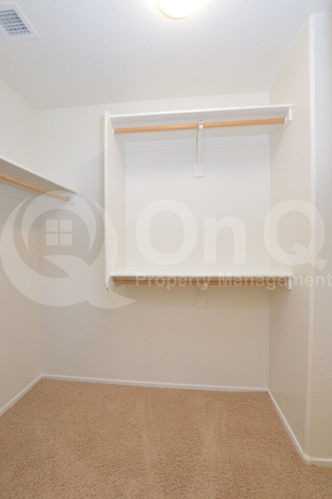 Building Photo - 3105 E Vallejo Dr