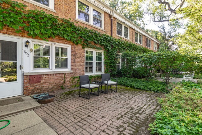 Building Photo - 605 4th St