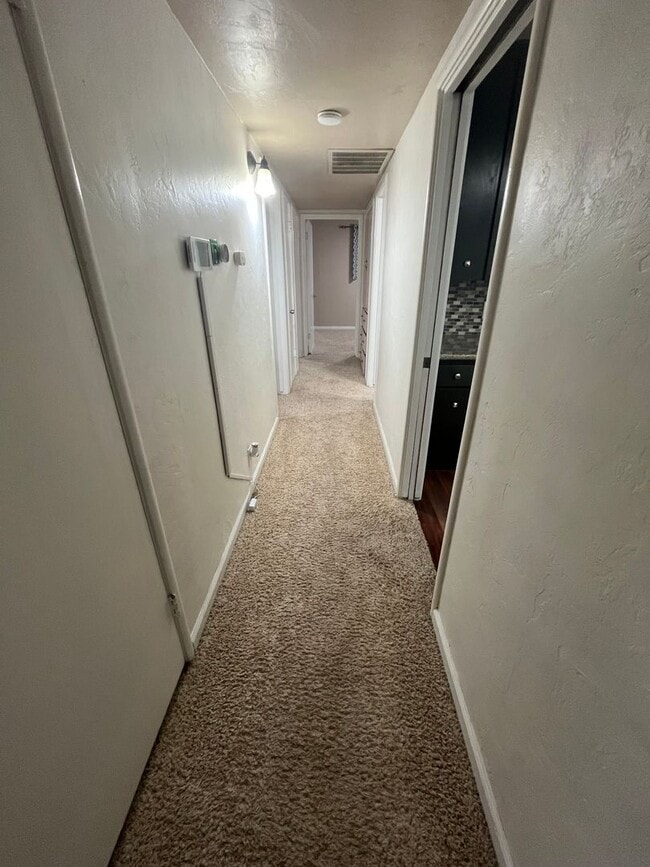 Building Photo - Cozy three bedroom home for rent