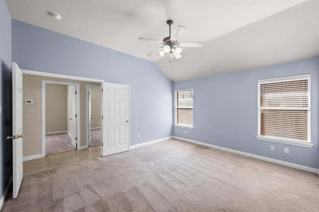 Building Photo - 10409 Yellowstone Dr