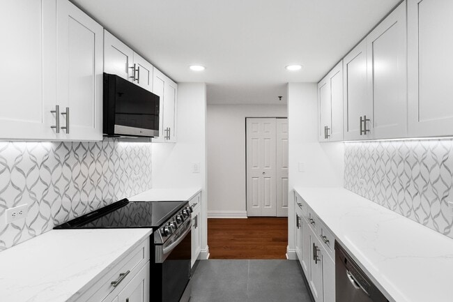 Building Photo - 2 Constitution Ct