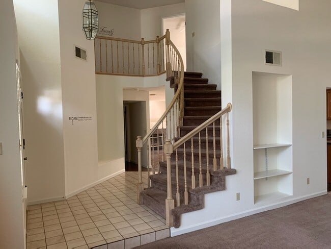 Building Photo - 1709 Evergreen Dr