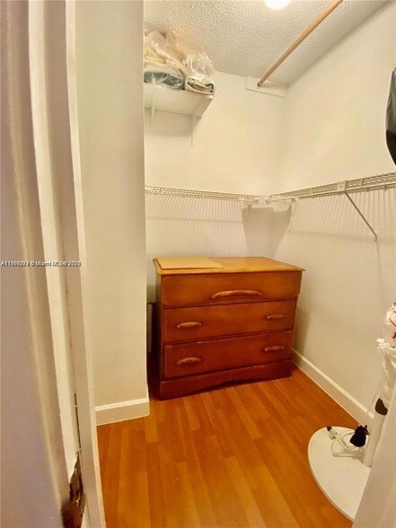 Building Photo - 671 S Hollybrook Dr