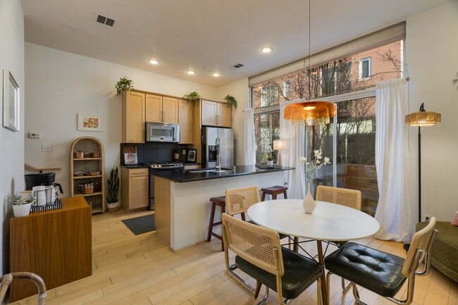 Building Photo - 877 Silver Ave SW