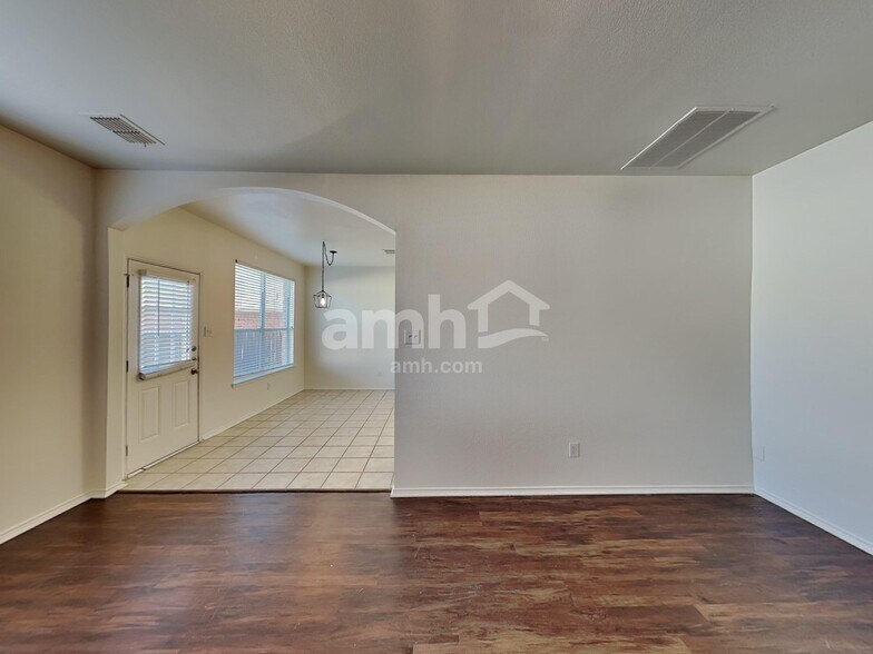 Building Photo - 11829 Cottontail Dr