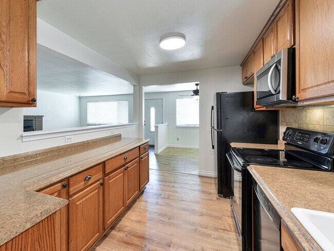 Building Photo - Renton House - 3 Bed/1.5 Bath - Close to Boeing and Renton Landing - Includes Landscaping