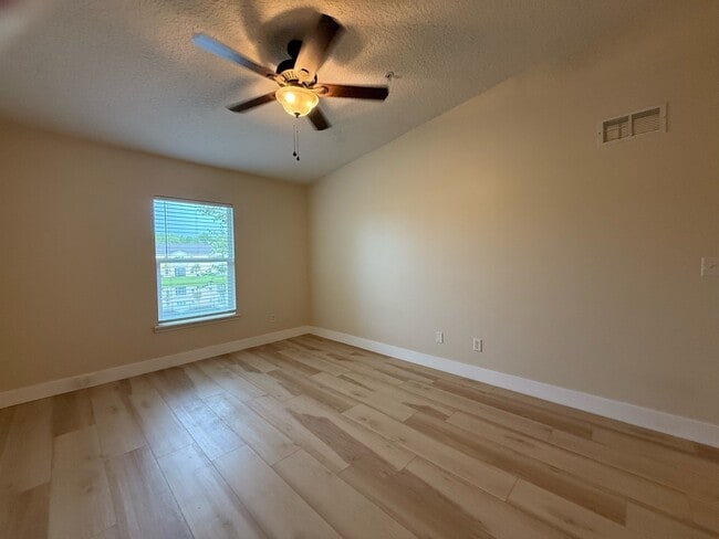 Building Photo - 2564 Golden Lake Loop