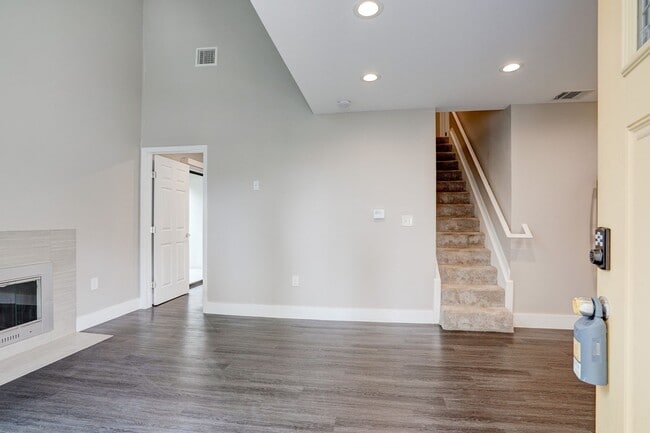 Building Photo - Stylish 2BD/2BA Two-Level Home with Firepl...