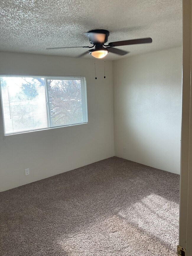 Building Photo - MINA85