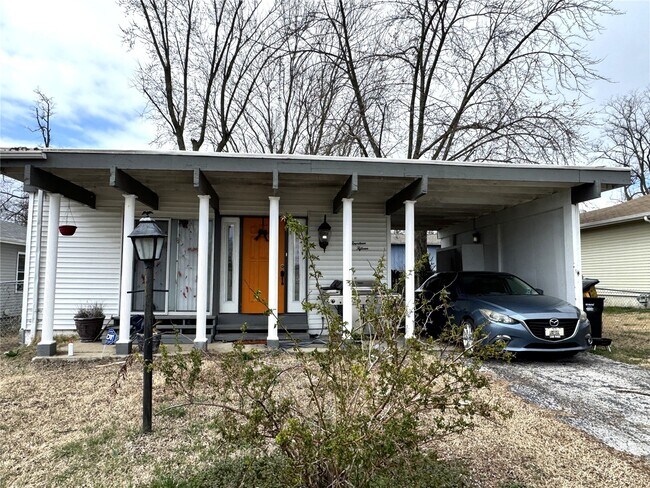 Building Photo - 1415 Wishart Pl