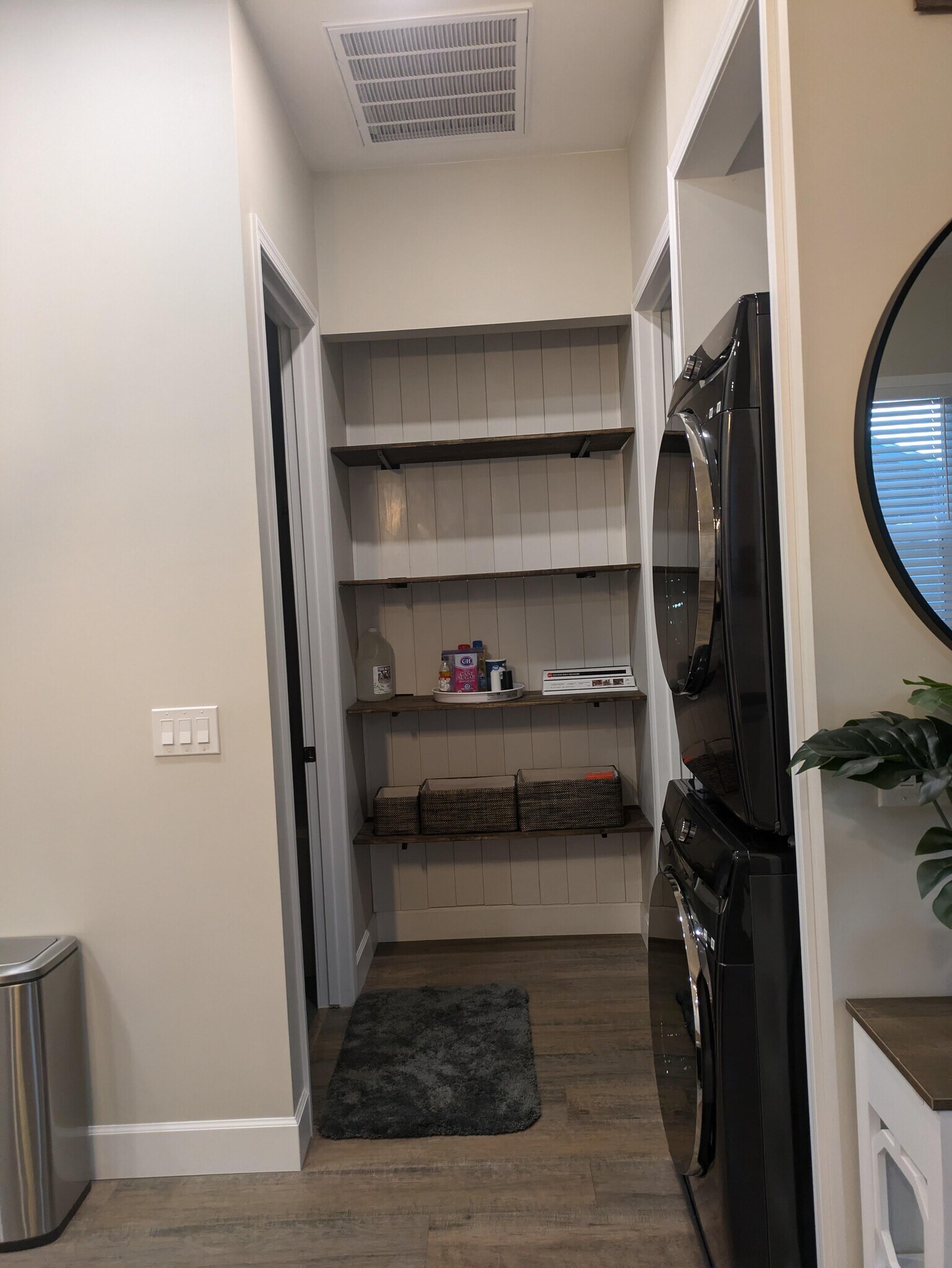 Building Photo - 8879 E Friess Dr