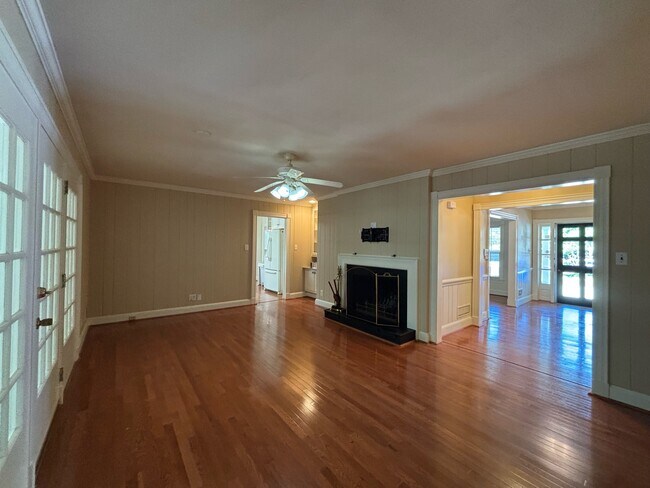 Building Photo - 1513 Raeford Rd