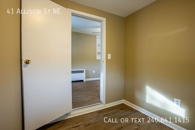 Building Photo - 41 Allison St NE