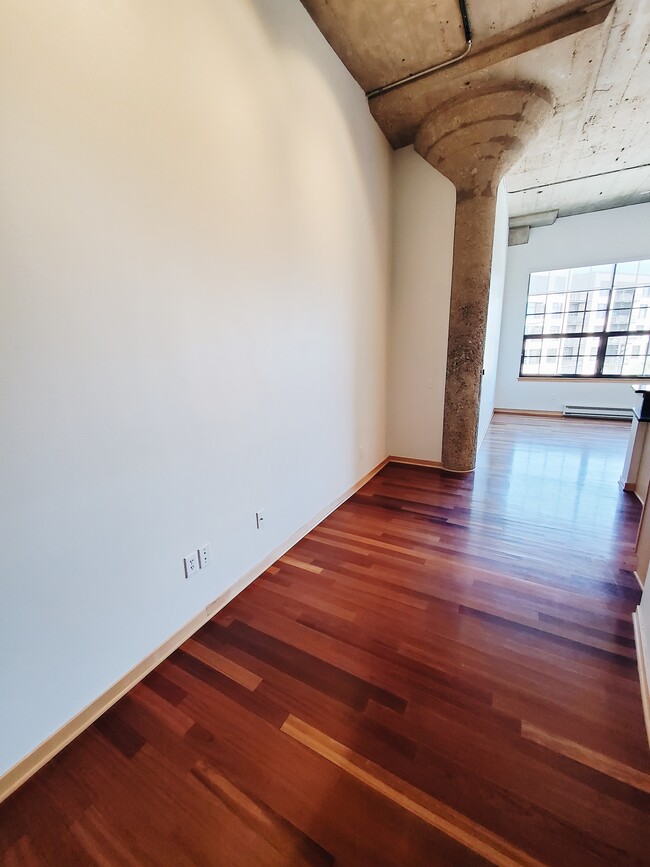 Building Photo - Stunning 1BED/1BATH Third Ward Condo