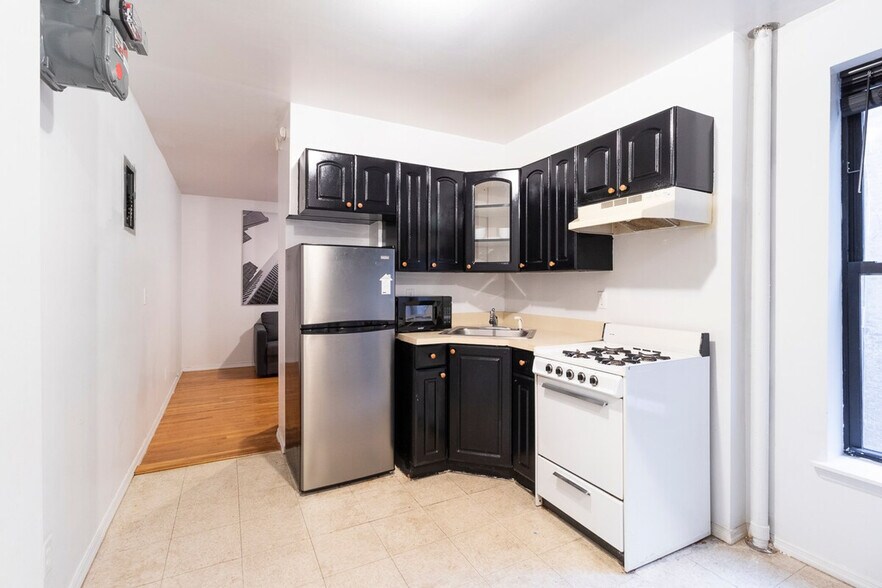 Building Photo - 1415-1423-1423 Lexington Ave