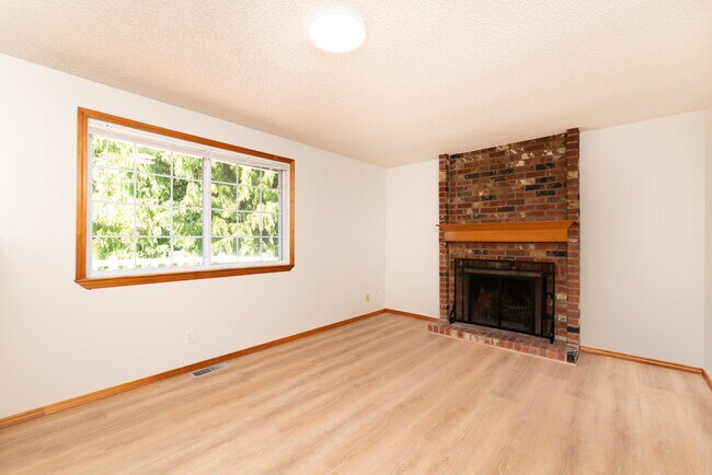 Building Photo - 12920 SE 157th Pl