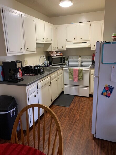 Primary Photo - 517 4th Ave SW